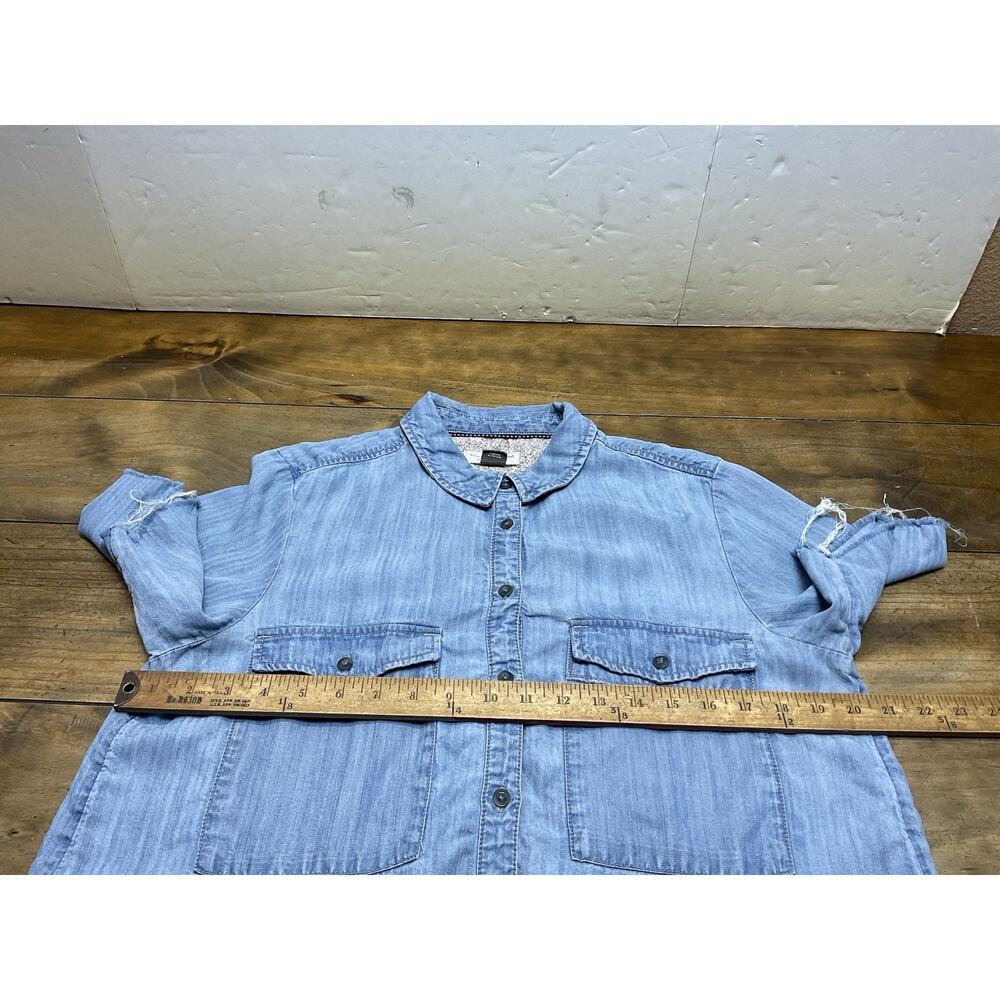 Pilcro Anthropologie Women's Size Medium Blue Denim Button Up Shirt Raw Hem - Picture 5 of 6